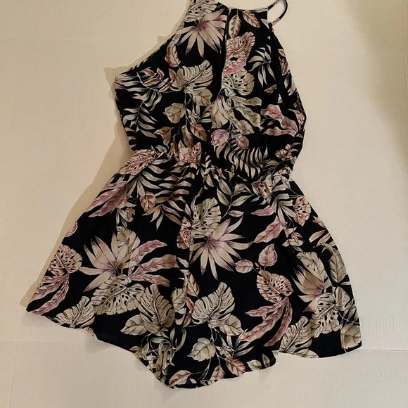 Romper - Picture 2 of 2